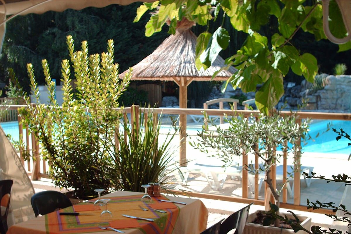 Restaurant, vue piscine